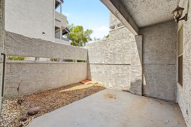 Building Photo - 1331 W Baseline Rd