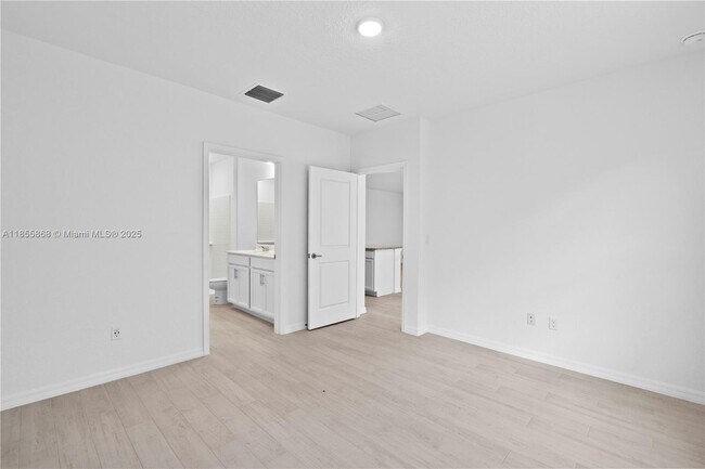 Building Photo - 5025 Armina Pl