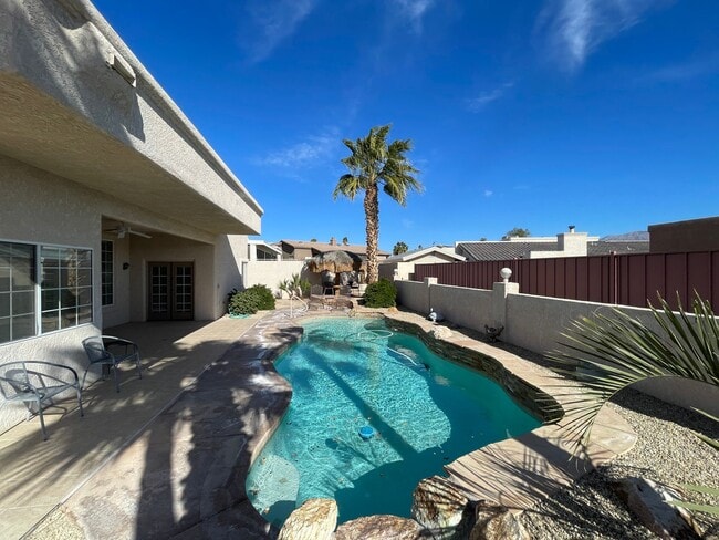 Building Photo - Home in Residential Estates Golf Course Neighborhood for rent!