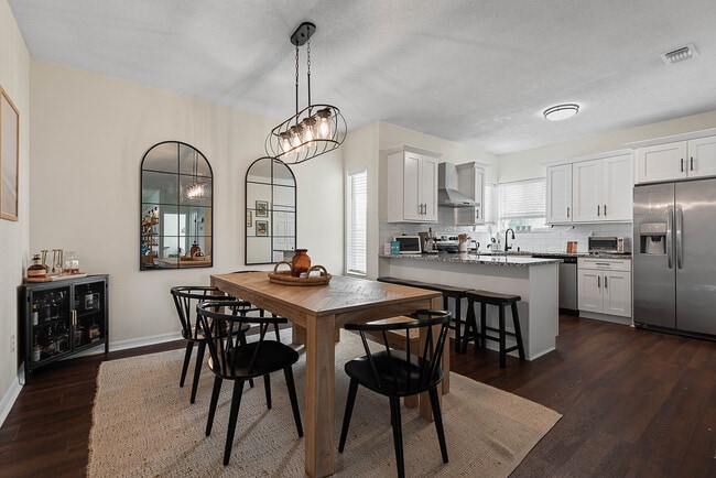 Building Photo - 39 Magnolia Dr S