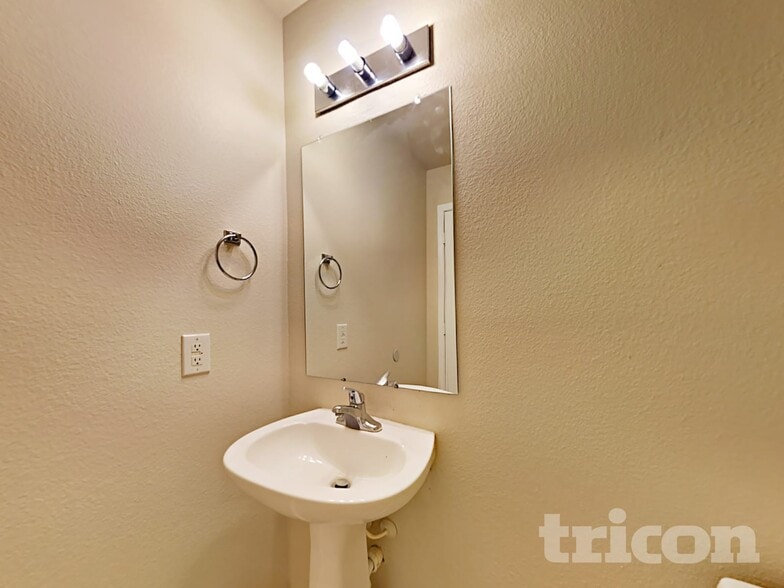 Building Photo - 5614 Red Canyon