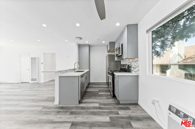 Building Photo - 646 Tularosa Dr