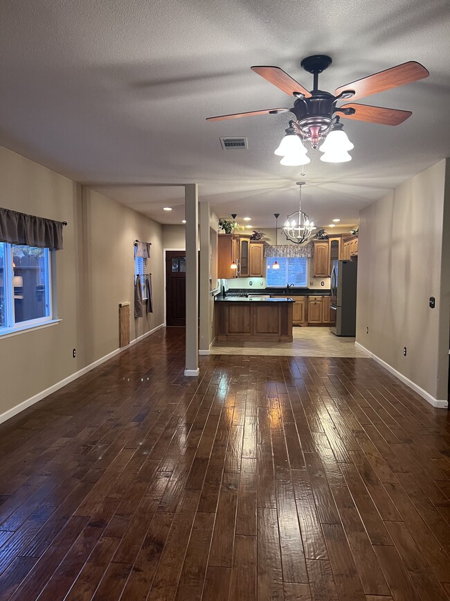 Building Photo - 457 Morales Ct