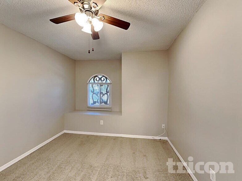 Building Photo - 1330 Gangplank Dr