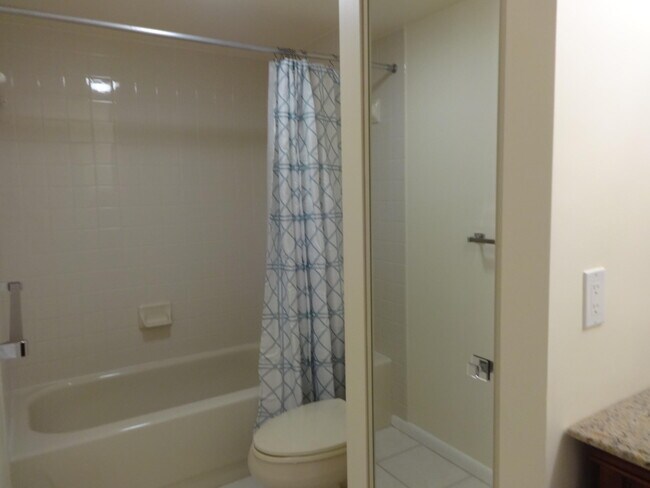Building Photo - 2334 23rd Ct
