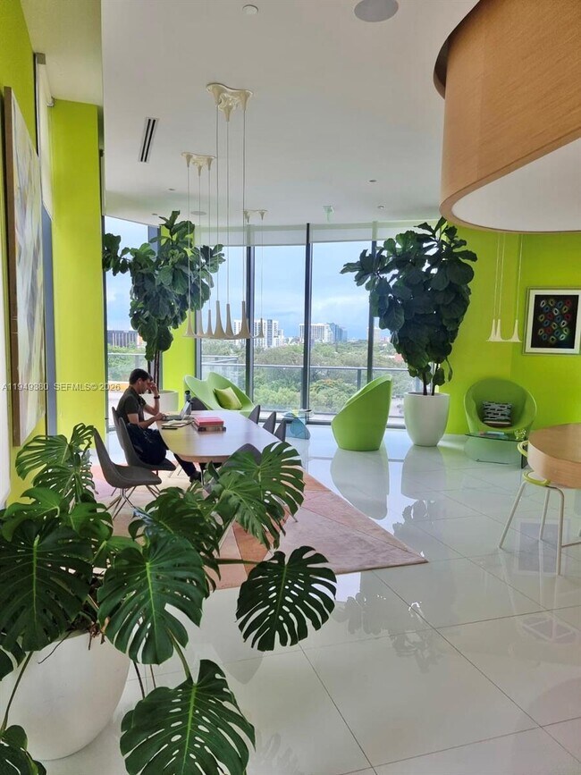 Building Photo - 501 NE 31st St