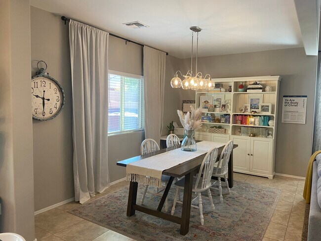 Building Photo - 9095 Blue Saguaro St