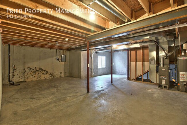 Building Photo - 282 N Ferrel St