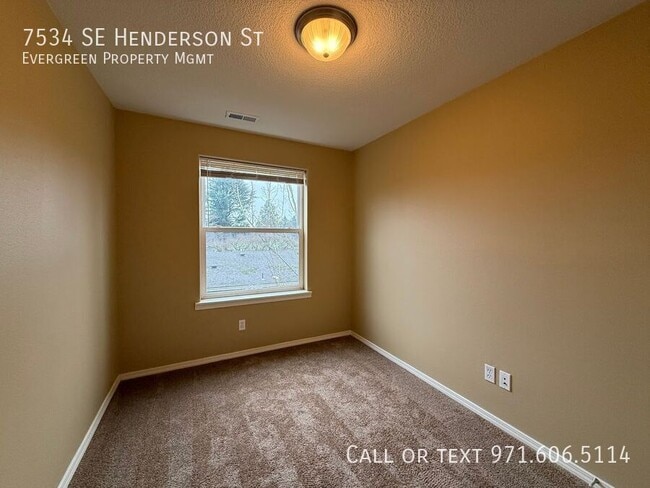 Building Photo - 7534 SE Henderson St