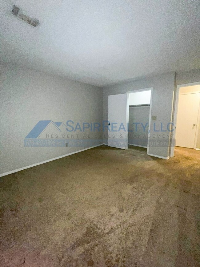 Building Photo - Charming 2-Bedroom Home - Move in by 01/15...