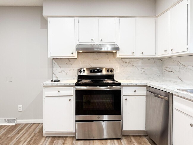 Building Photo - 1828 Bairsford Dr