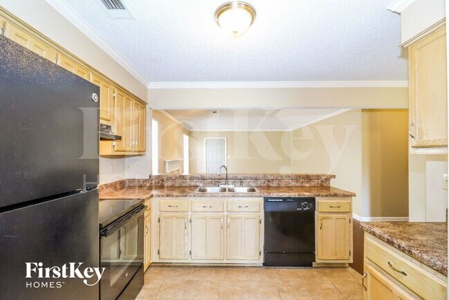 Building Photo - 8930 Lake Springs Cove