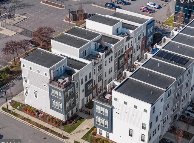 Building Photo - 325 Michelson Ln