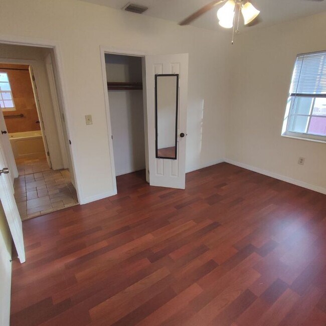 Building Photo - 2955 SW 38th Ave