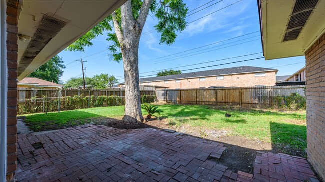 Building Photo - 9109 Lugary Dr