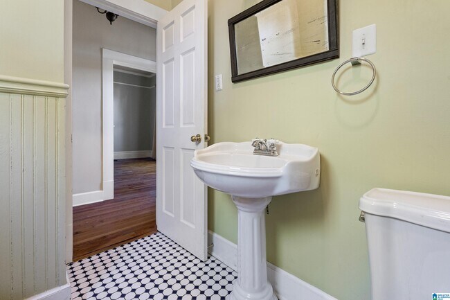 Building Photo - 3716 6th Ave S