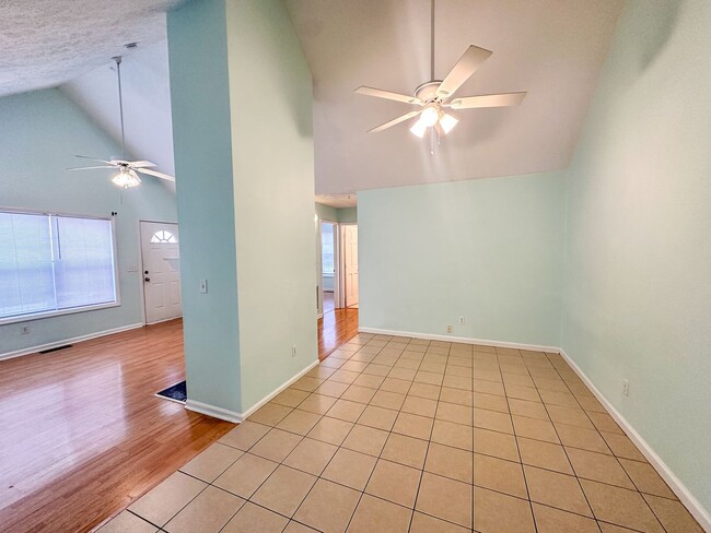 Building Photo - 3 bedroom 2 bath home located in mid -Wilmington area