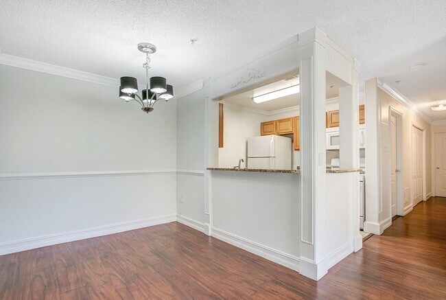 Building Photo - 2053 Dixie Belle Dr