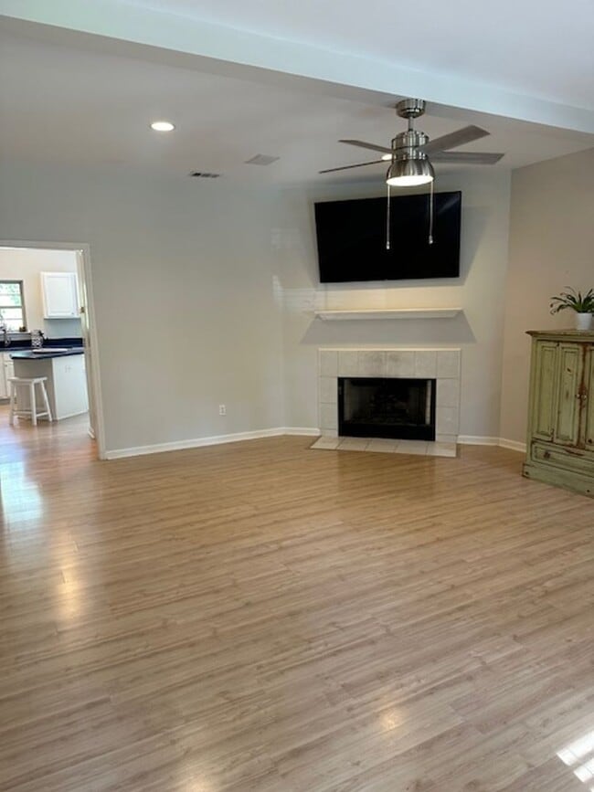 Building Photo - 5 Bridle Ct