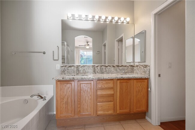 Building Photo - 7423 Cleghorn Canyon Way