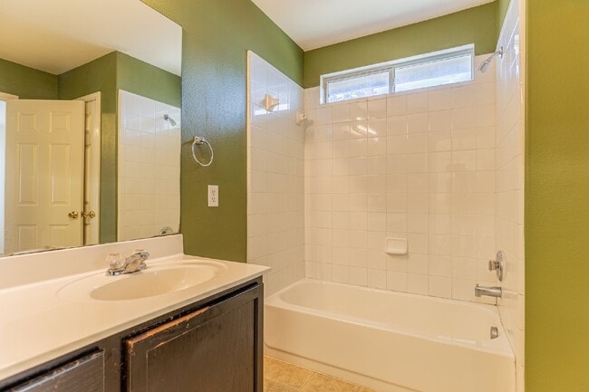 Building Photo - 8914 Walnut Springs