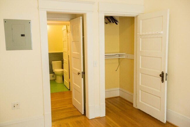Building Photo - Dubois Apartments - 2 bedrooms