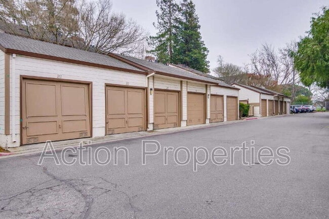 Building Photo - 1341 Meadow Ridge Cir