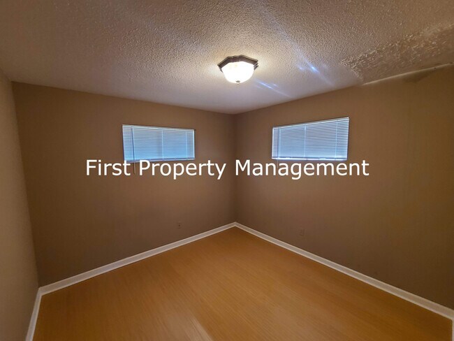 Building Photo - 2-bedroom Duplex