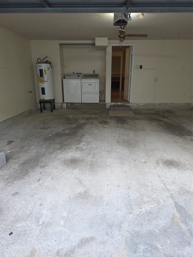 Building Photo - 13033 Wirevine Ln
