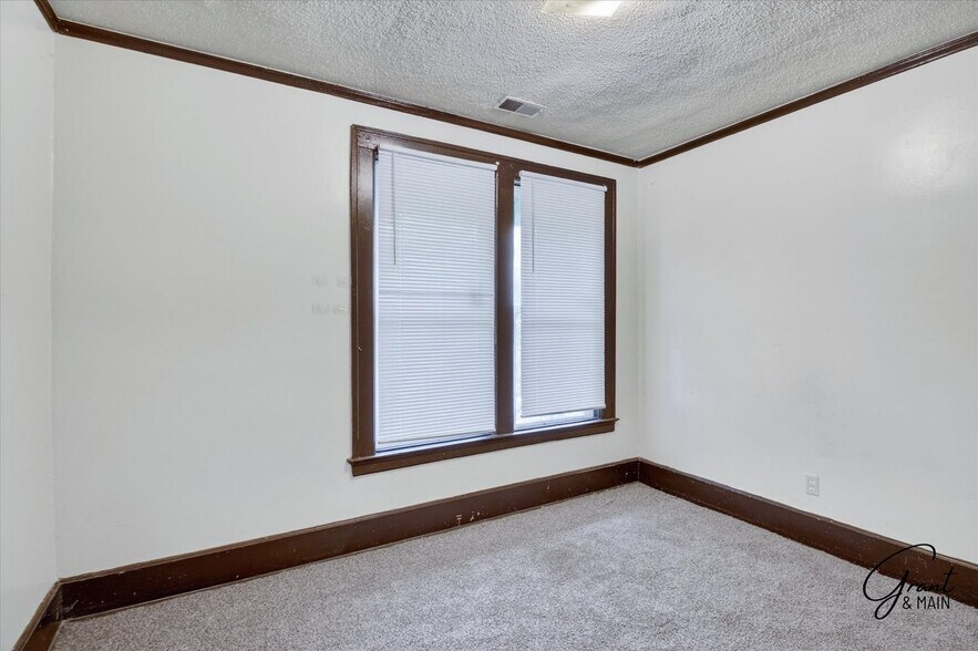 Building Photo - 58/60 Alger - FDR - T
