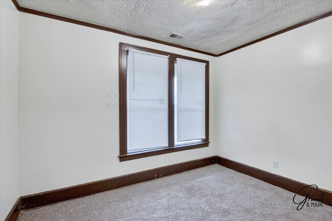 Building Photo - 58/60 Alger - FDR - T