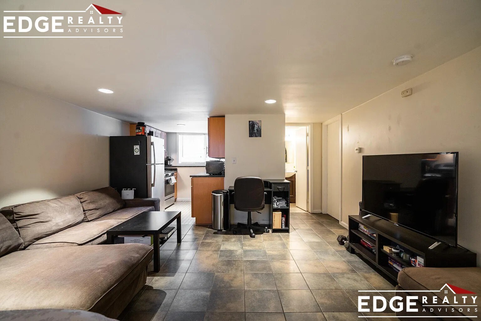 Building Photo - 2 Hingham St