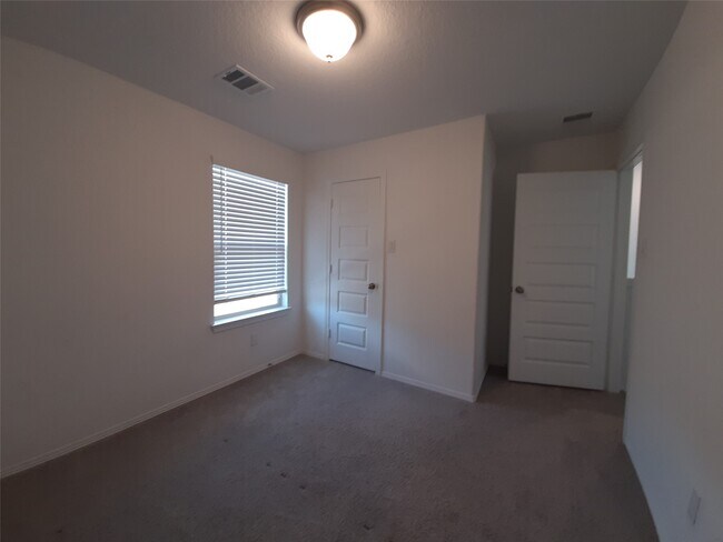 Building Photo - 16568 Moss Ln