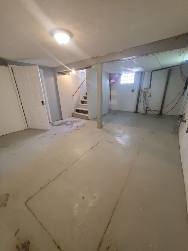 Building Photo - 2 Bed 2 Bath House with a One Car Garage