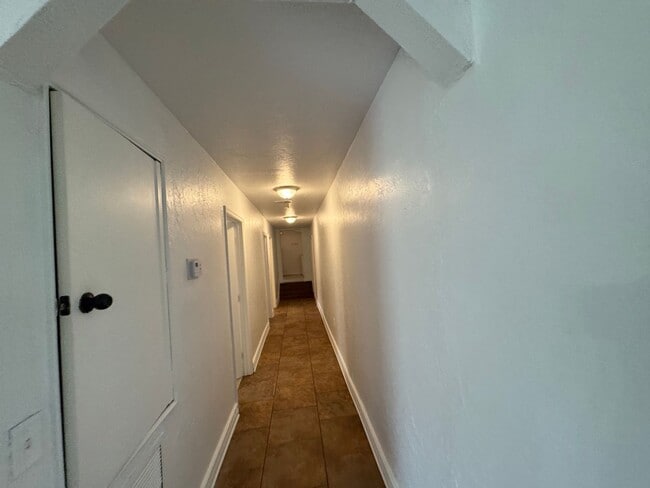 Building Photo - GORGEOUS! 5 Bedroom, 3 Bathroom Home in Deland!