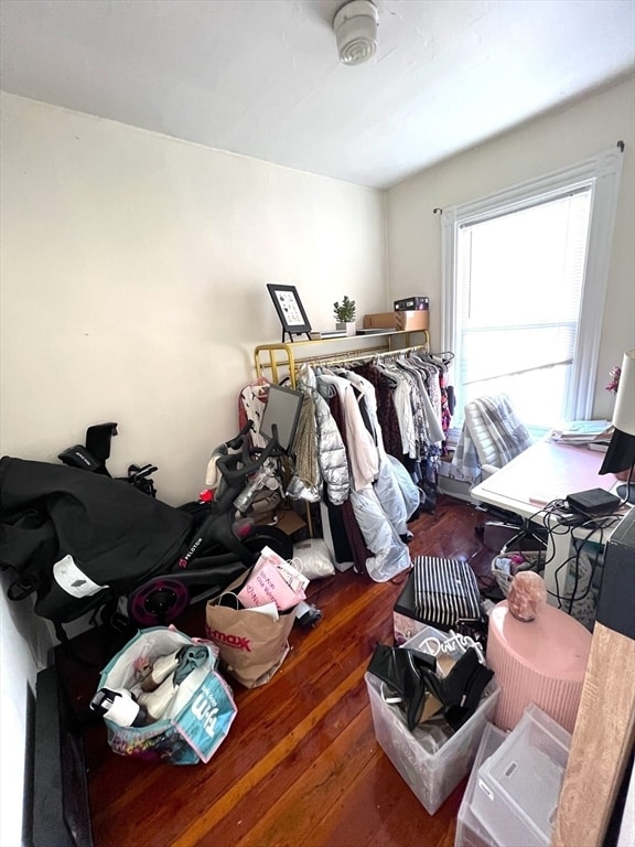 Building Photo - 667 E 8th St