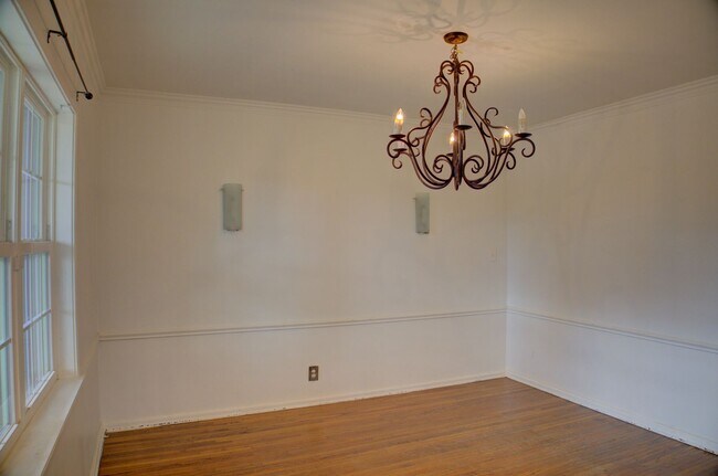 Building Photo - 3-bedroom, 2.5-bath home with mostly hardwood floors