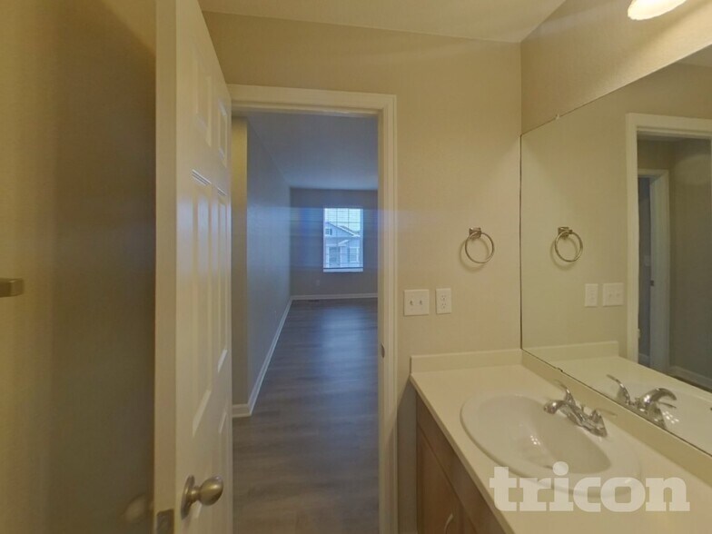 Building Photo - 1156 Raindrop Way