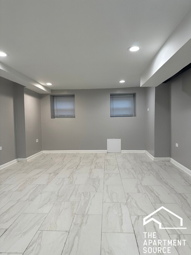 Building Photo - 4033 W Crystal St
