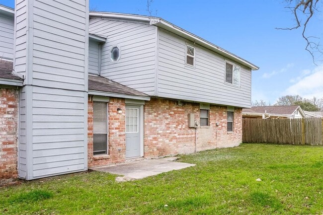 Building Photo - 10919 Skybird Dr