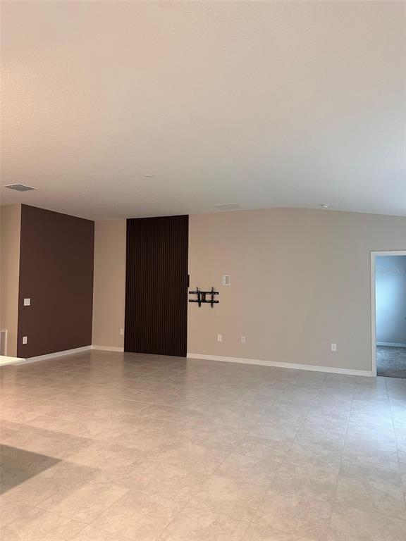 Building Photo - 605 Sand Pne Ln