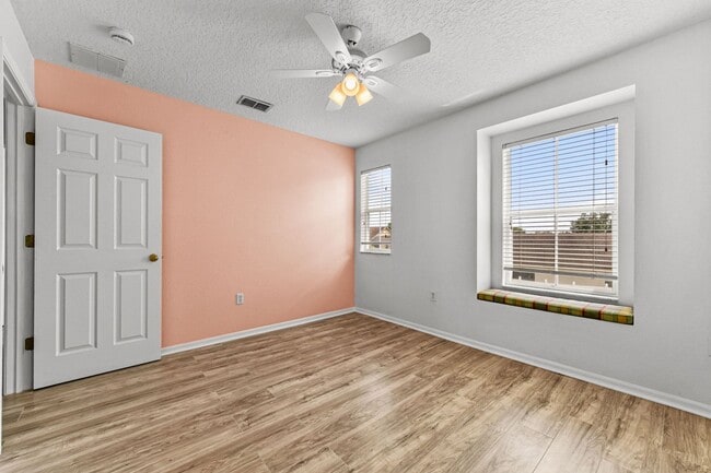 Building Photo - Perfect 4BR two story home with a Pool & Near Disney