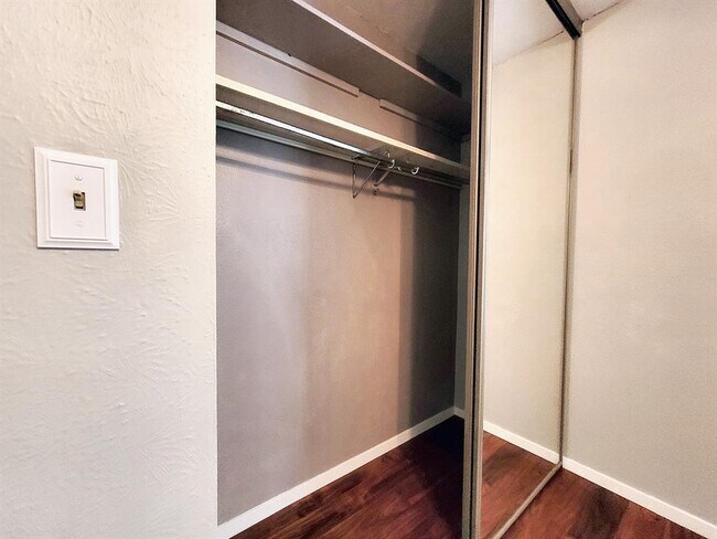 Building Photo - 9503 Quail Village Ln