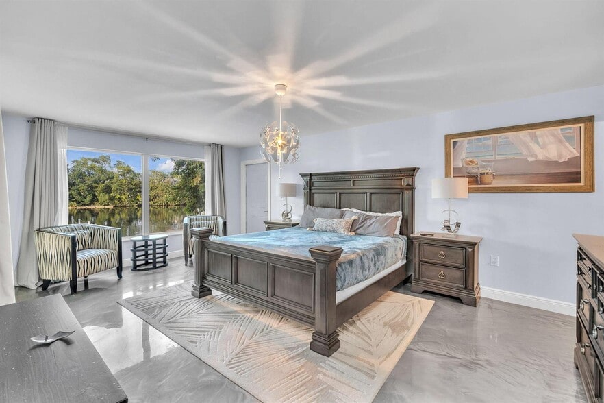 Building Photo - 4400 SW 37th Ave