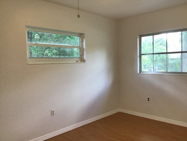 Building Photo - 717 Denton Rd