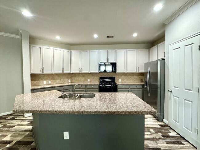 Building Photo - 18627 White Barnwood Ct