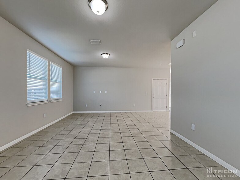 Building Photo - 5343 Marsh Ln