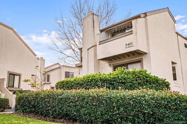 Building Photo - Upgraded 1 Bedroom, 1 Bath Townhome in Pri...