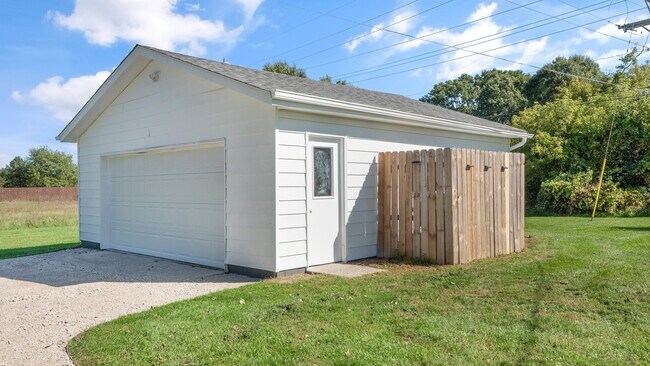 Building Photo - 3582 N Milford Rd
