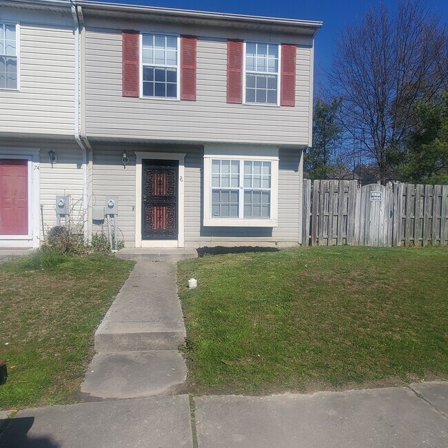 Front - 76 Chelmsford Ct